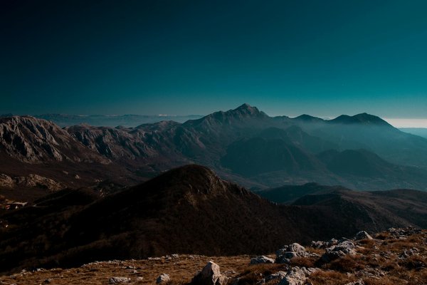 Sécurité et entretien: ce qu'il faut savoir sur une location avec piscine